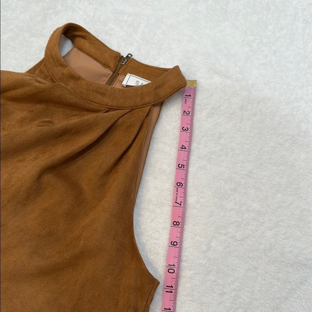 Sage The Label Brown Asymmetrical Pleated Blouse sleeveless Size Small - Picture 8 of 11